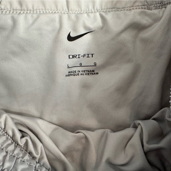 Women's Nike Gray Shorts Size Large - Picture 3 of 6